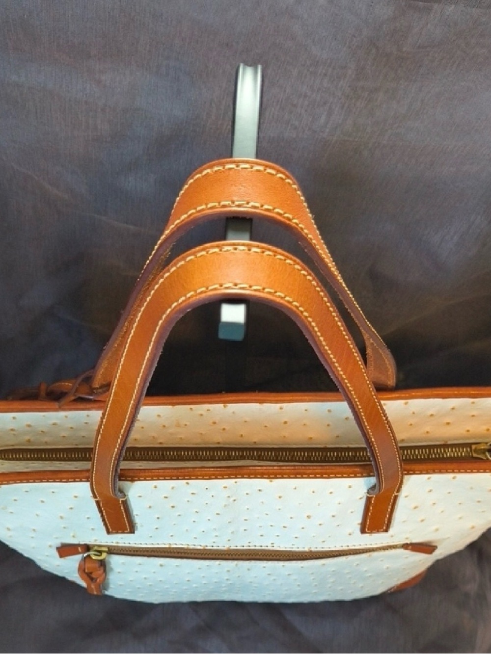 ⭐ Vintage Dooney & Bourke White Ostrich Embossed Leather Tote Bag - Picture 6 of 10